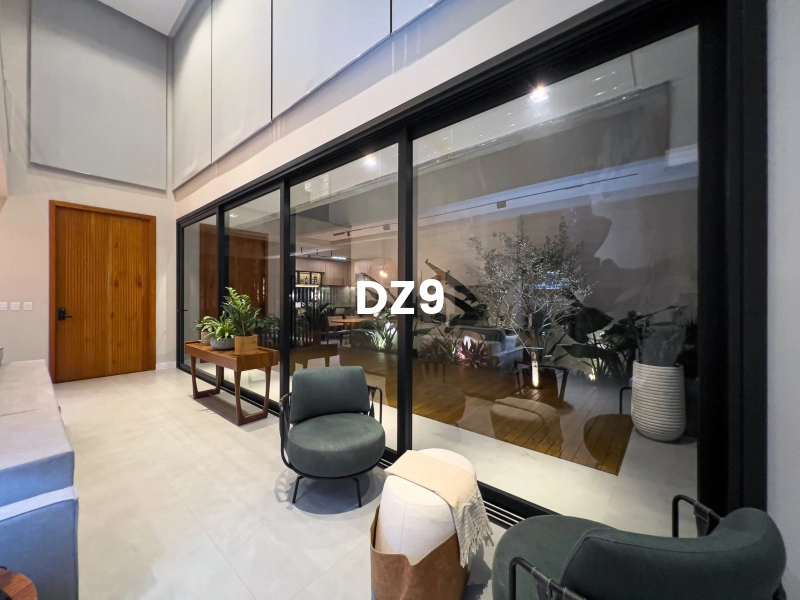 CASA COM 4 SUÍTES FINAMENTE DECORADA!: 1ª foto da galeria de imagens do imóvel