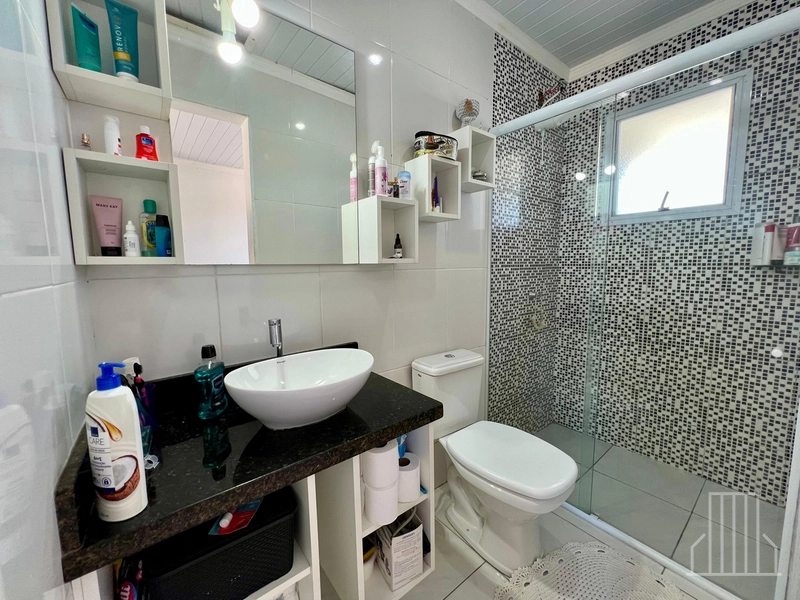 Sobrado Semi-Mobiliado com Anexo no Bairro Capão Novo: 30ª foto da galeria de imagens do imóvel