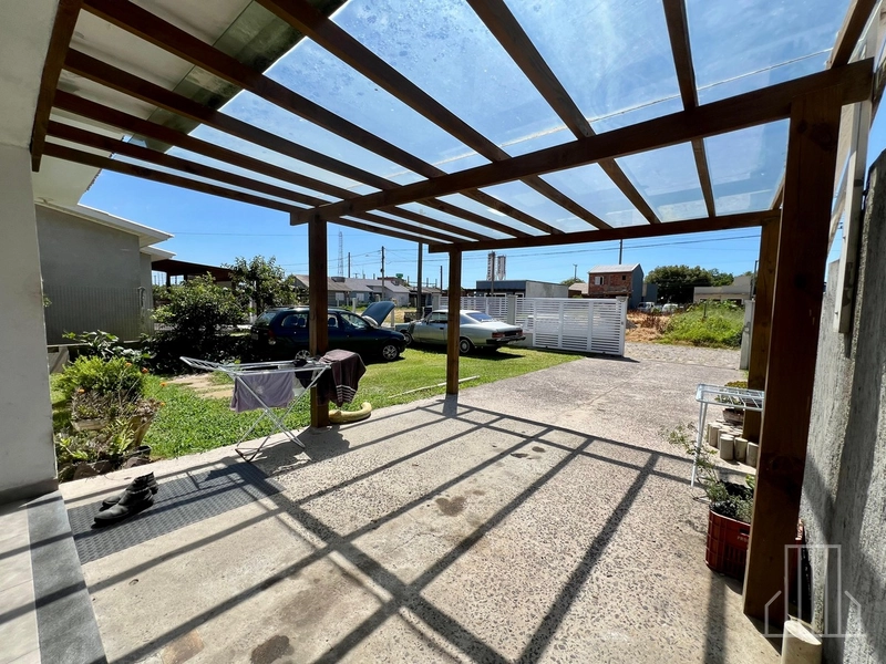 Sobrado Semi-Mobiliado com Anexo no Bairro Capão Novo: 5ª foto da galeria de imagens do imóvel