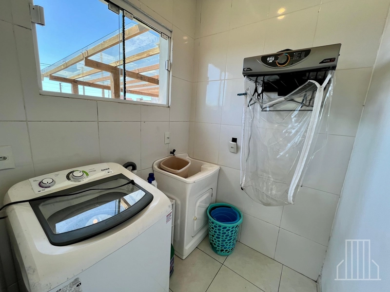 Sobrado Semi-Mobiliado com Anexo no Bairro Capão Novo: 27ª foto da galeria de imagens do imóvel