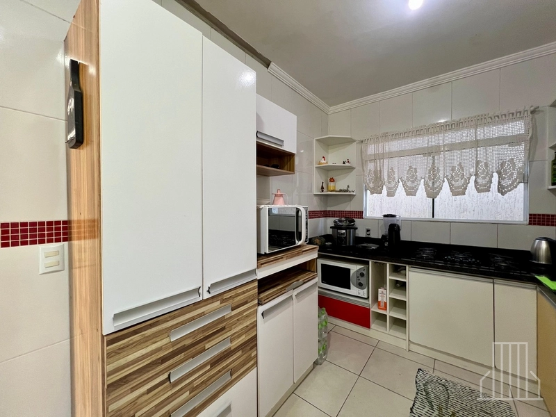 Sobrado Semi-Mobiliado com Anexo no Bairro Capão Novo: 15ª foto da galeria de imagens do imóvel