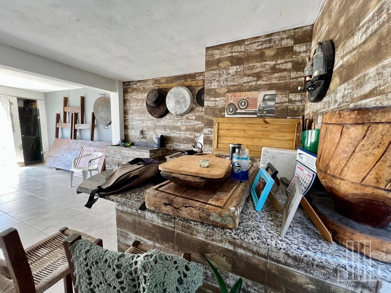 Sobrado Semi-Mobiliado com Anexo no Bairro Capão Novo: 8ª foto da galeria de imagens do imóvel