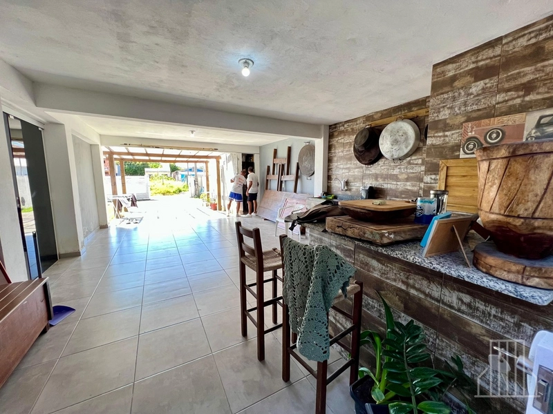 Sobrado Semi-Mobiliado com Anexo no Bairro Capão Novo: 7ª foto da galeria de imagens do imóvel