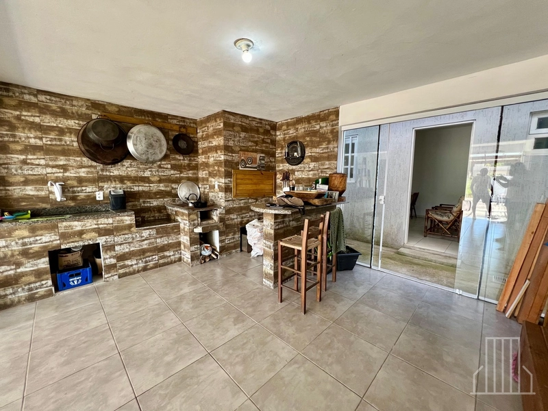 Sobrado Semi-Mobiliado com Anexo no Bairro Capão Novo: 9ª foto da galeria de imagens do imóvel