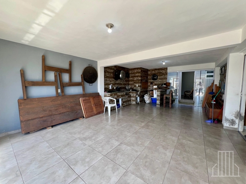 Sobrado Semi-Mobiliado com Anexo no Bairro Capão Novo: 11ª foto da galeria de imagens do imóvel