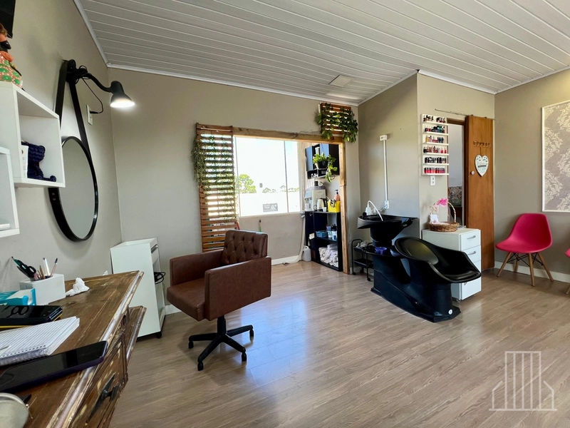 Sobrado Semi-Mobiliado com Anexo no Bairro Capão Novo: 35ª foto da galeria de imagens do imóvel