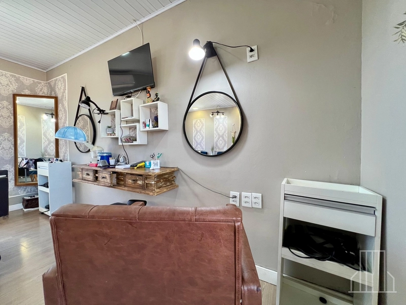 Sobrado Semi-Mobiliado com Anexo no Bairro Capão Novo: 37ª foto da galeria de imagens do imóvel