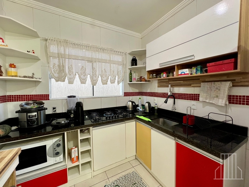 Sobrado Semi-Mobiliado com Anexo no Bairro Capão Novo: 13ª foto da galeria de imagens do imóvel