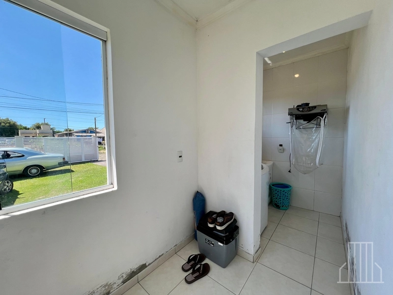 Sobrado Semi-Mobiliado com Anexo no Bairro Capão Novo: 28ª foto da galeria de imagens do imóvel