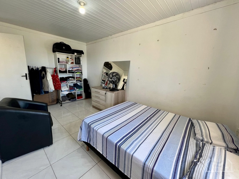 Sobrado Semi-Mobiliado com Anexo no Bairro Capão Novo: 21ª foto da galeria de imagens do imóvel