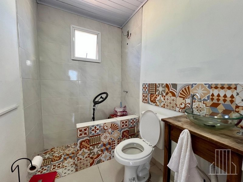 Sobrado Semi-Mobiliado com Anexo no Bairro Capão Novo: 38ª foto da galeria de imagens do imóvel