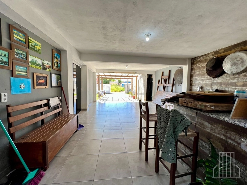 Sobrado Semi-Mobiliado com Anexo no Bairro Capão Novo: 10ª foto da galeria de imagens do imóvel