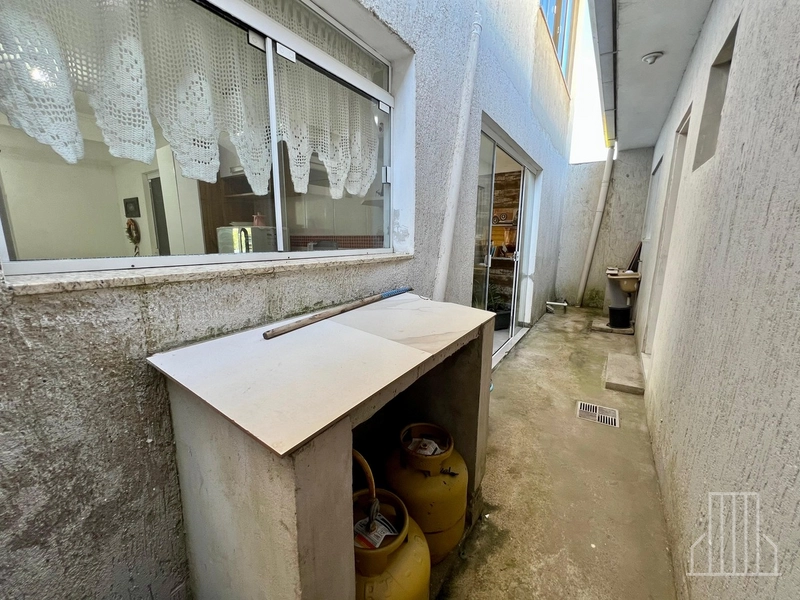 Sobrado Semi-Mobiliado com Anexo no Bairro Capão Novo: 39ª foto da galeria de imagens do imóvel