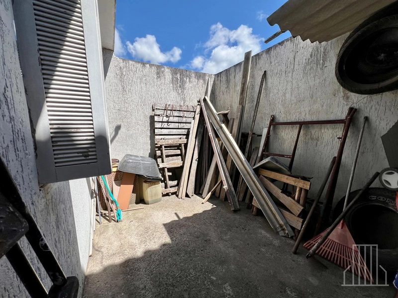 Sobrado Semi-Mobiliado com Anexo no Bairro Capão Novo: 41ª foto da galeria de imagens do imóvel