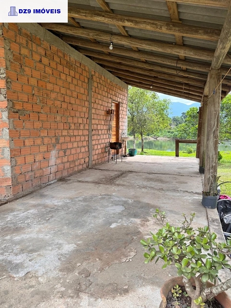 ENCANTADORA CASA À BEIRA DO RIO TRÊS FORQUILHAS: 3ª foto da galeria de imagens do imóvel
