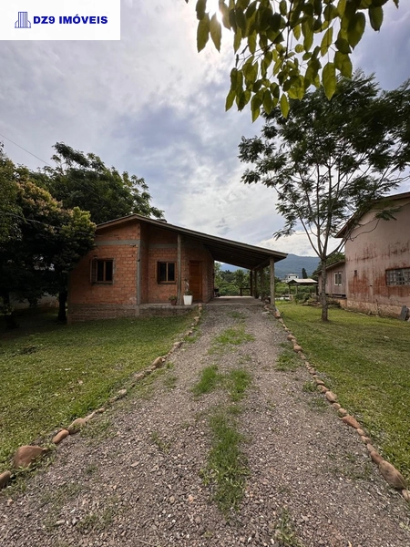 ENCANTADORA CASA À BEIRA DO RIO TRÊS FORQUILHAS: 1ª foto da galeria de imagens do imóvel