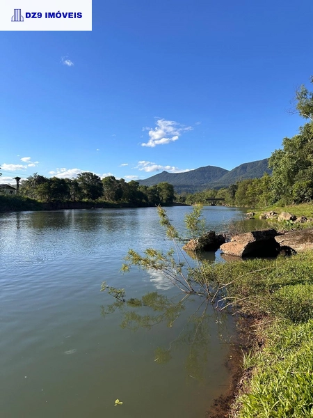 ENCANTADORA CASA À BEIRA DO RIO TRÊS FORQUILHAS: 5ª foto da galeria de imagens do imóvel