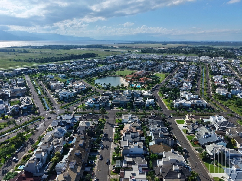 Sobrado de Alto Padrão no Condomínio Condado de Capão: 3ª foto da galeria de imagens do imóvel