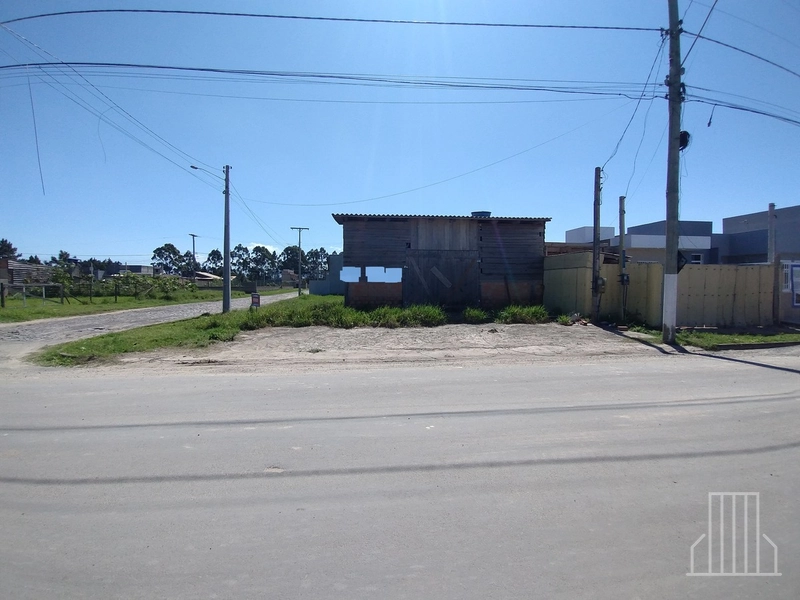 EXCELENTE LOTE DE ESQUINA NO BAIRRO CAPÃO NOVO!: 1ª foto da galeria de imagens do imóvel