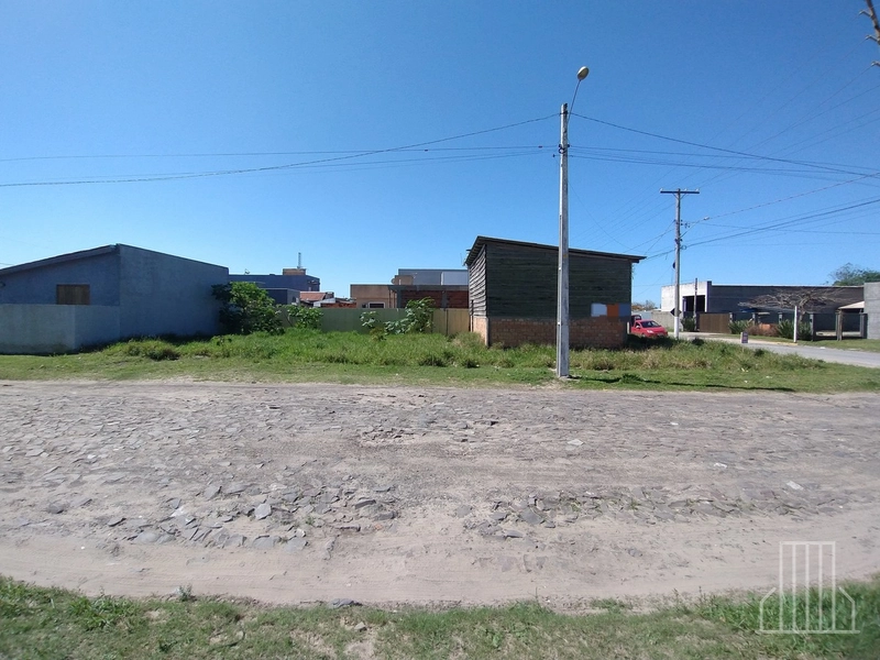 EXCELENTE LOTE DE ESQUINA NO BAIRRO CAPÃO NOVO!: 2ª foto da galeria de imagens do imóvel