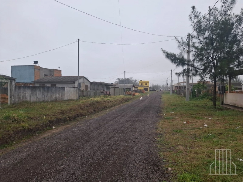 Terreno à Venda em Capão Novo – 300 m² a Uma Quadra do Mar: 1ª foto da galeria de imagens do imóvel