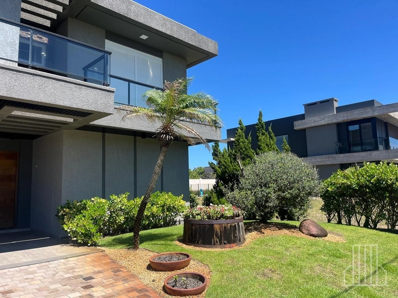 DESLUMBRANTE RESIDÊNCIA NO CONDOMÍNIO COSTA SERENA – CAPÃO DA CANOA!: 3ª foto da galeria de imagens do imóvel