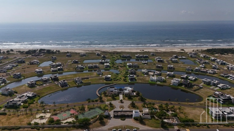 DESLUMBRANTE RESIDÊNCIA NO CONDOMÍNIO COSTA SERENA – CAPÃO DA CANOA!: 31ª foto da galeria de imagens do imóvel