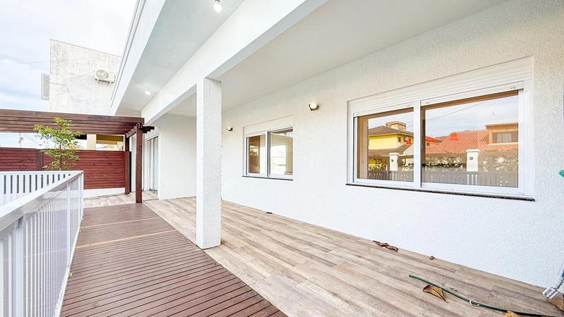 LINDISSÍMA CASA A VENDA NO BAIRRO CAPÃO NOVO!: 8ª foto da galeria de imagens do imóvel