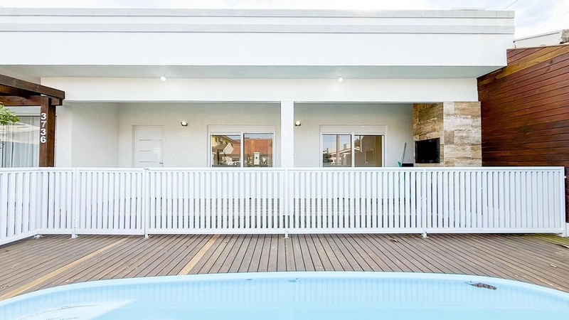 LINDISSÍMA CASA A VENDA NO BAIRRO CAPÃO NOVO!: 3ª foto da galeria de imagens do imóvel