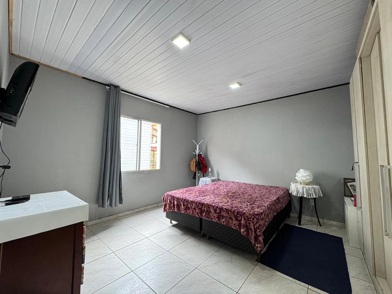 CASA COM 4 DORMITÓRIOS: 3ª foto da galeria de imagens do imóvel