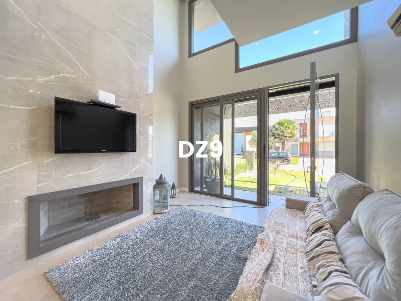 CASA COM 4 SUÍTES, LAVABO, DECORADO, COM GARAGEM!: 3ª foto da galeria de imagens do imóvel