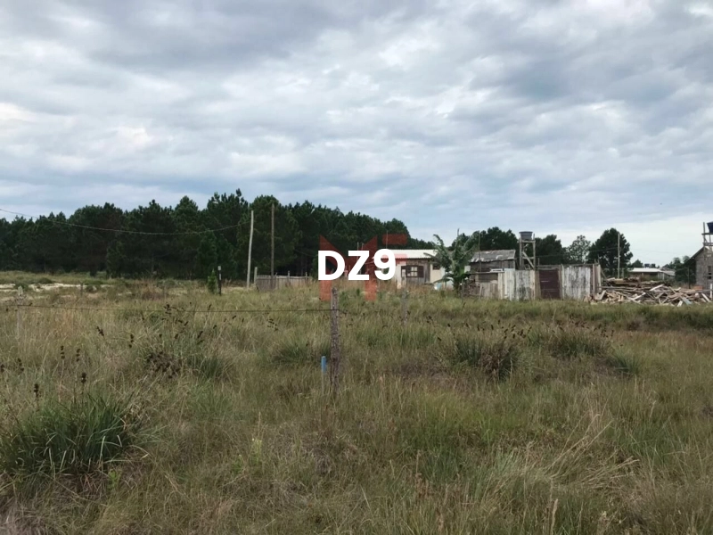 TERRENO DE ESQUINA 12X25 EM CAPÃO NOVO: 2ª foto da galeria de imagens do imóvel