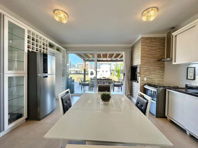 CASA EM CONDOMINIO FECHADO COM 4 SUITES BEM LOCALIZADO!: 5ª foto da galeria de imagens do imóvel