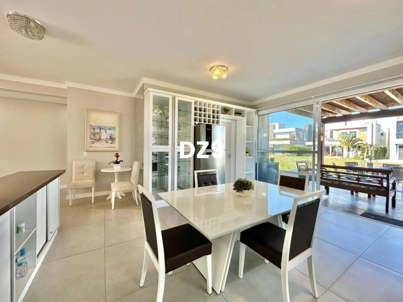 CASA EM CONDOMINIO FECHADO COM 4 SUITES BEM LOCALIZADO!: 2ª foto da galeria de imagens do imóvel