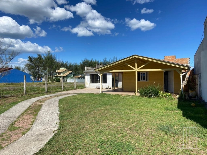 EXCELENTE CASA DE MADEIRA Á VENDA!: 1ª foto da galeria de imagens do imóvel