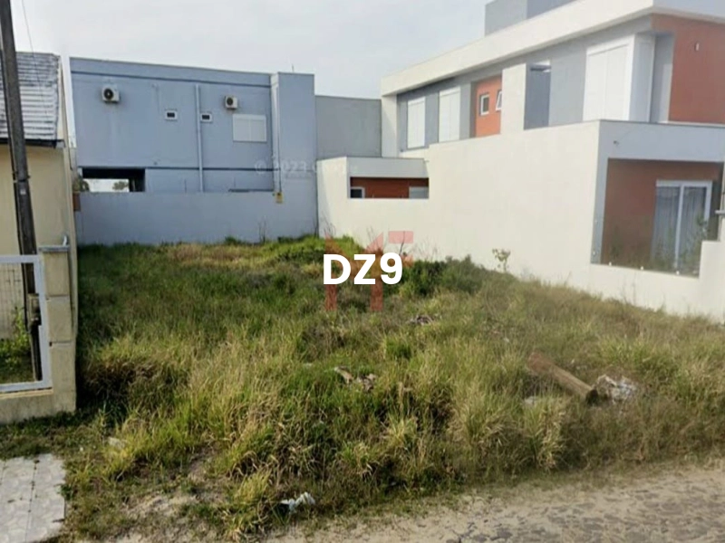 TERRENO A UMA QUADRA DO MAR!: 1ª foto da galeria de imagens do imóvel