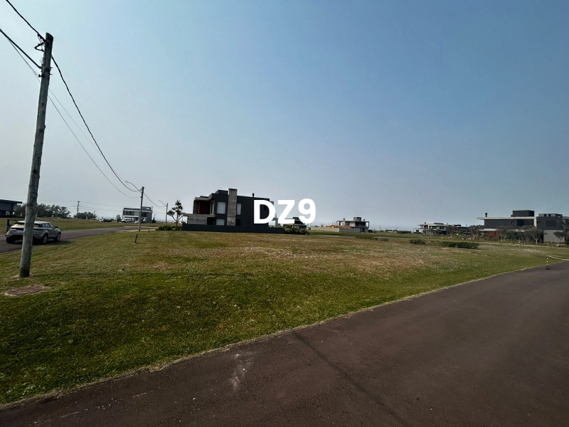 TERRENO A VENDA NO CONDOMÍNIO COSTA SERENA!: 3ª foto da galeria de imagens do imóvel