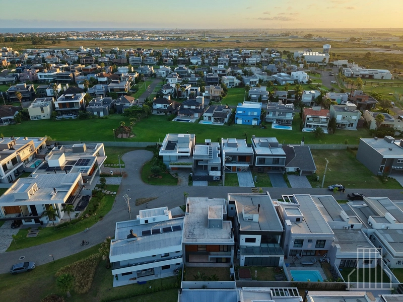 LINDA SOBRADO À VENDA EM CONDOMÍNIO FECHADO EM XANGRI-LÁ!: 2ª foto da galeria de imagens do imóvel
