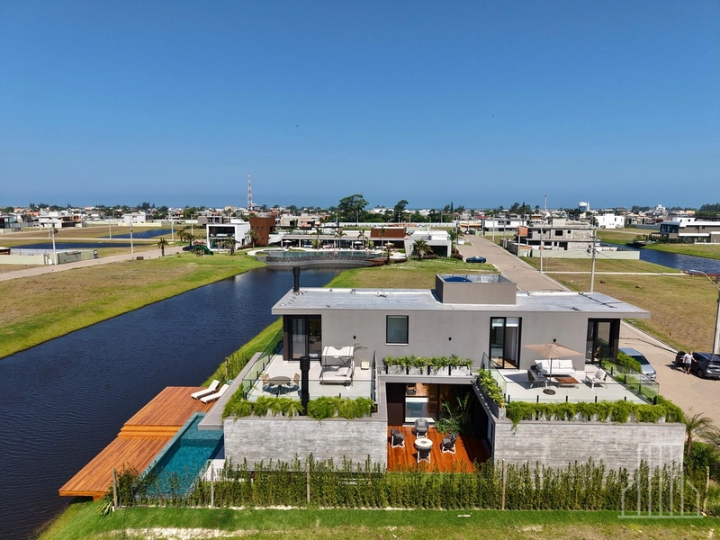 Sobrado de Luxo à Beira do Lago no Condomínio Amare: 6ª foto da galeria de imagens do imóvel