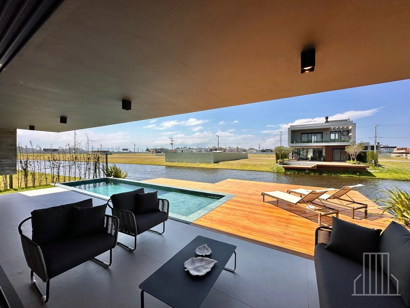 Sobrado de Luxo à Beira do Lago no Condomínio Amare: 3ª foto da galeria de imagens do imóvel