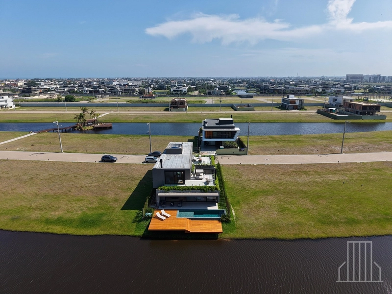 Sobrado de Luxo à Beira do Lago no Condomínio Amare: 1ª foto da galeria de imagens do imóvel