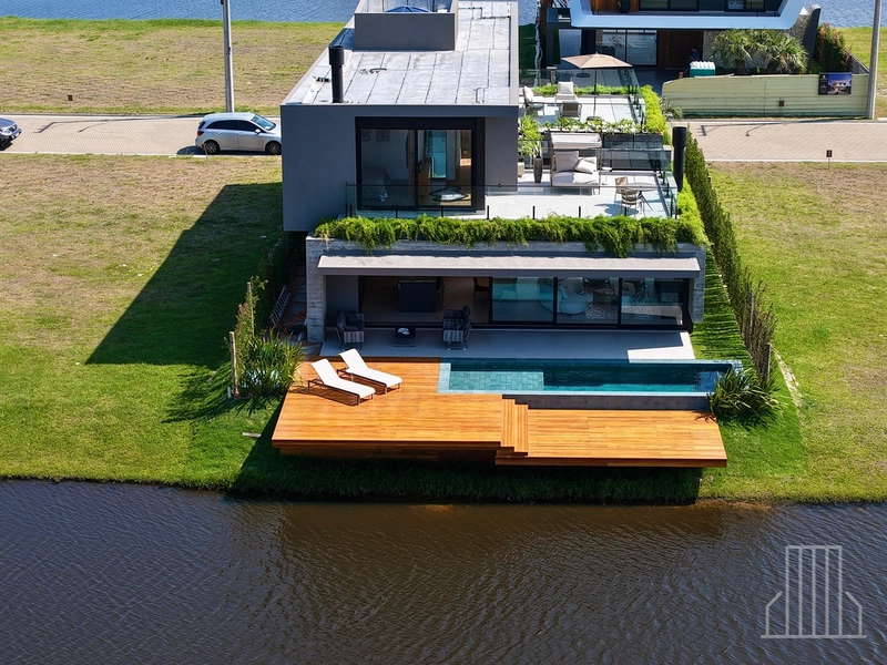 Sobrado de Luxo à Beira do Lago no Condomínio Amare: 2ª foto da galeria de imagens do imóvel