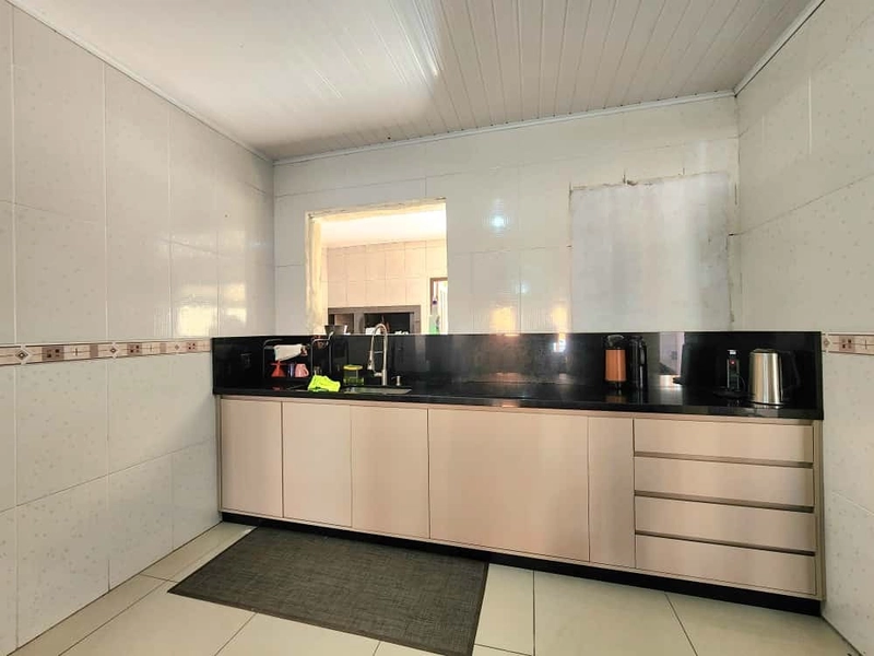 BELA CASA A VENDA EM CAPÃO NOVO! COM 3 DORMITÓRIOS, SUÍTE E PISCINA.: 9ª foto da galeria de imagens do imóvel