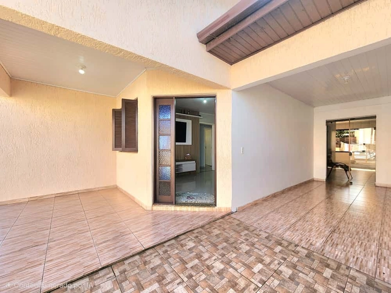 BELA CASA A VENDA EM CAPÃO NOVO! COM 3 DORMITÓRIOS, SUÍTE E PISCINA.: 3ª foto da galeria de imagens do imóvel