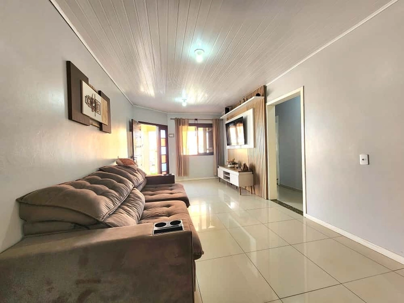 BELA CASA A VENDA EM CAPÃO NOVO! COM 3 DORMITÓRIOS, SUÍTE E PISCINA.: 6ª foto da galeria de imagens do imóvel