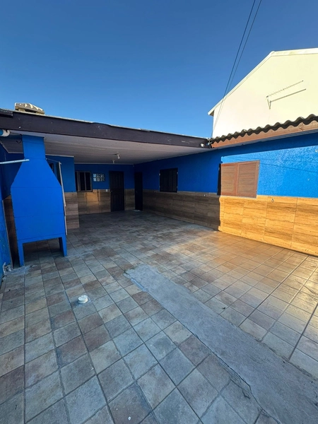 ESPAÇOSA CASA PARA ALUGAR ANUALMENTE NA ZONA NOVA – CAPÃO DA CANOA: 1ª foto da galeria de imagens do imóvel