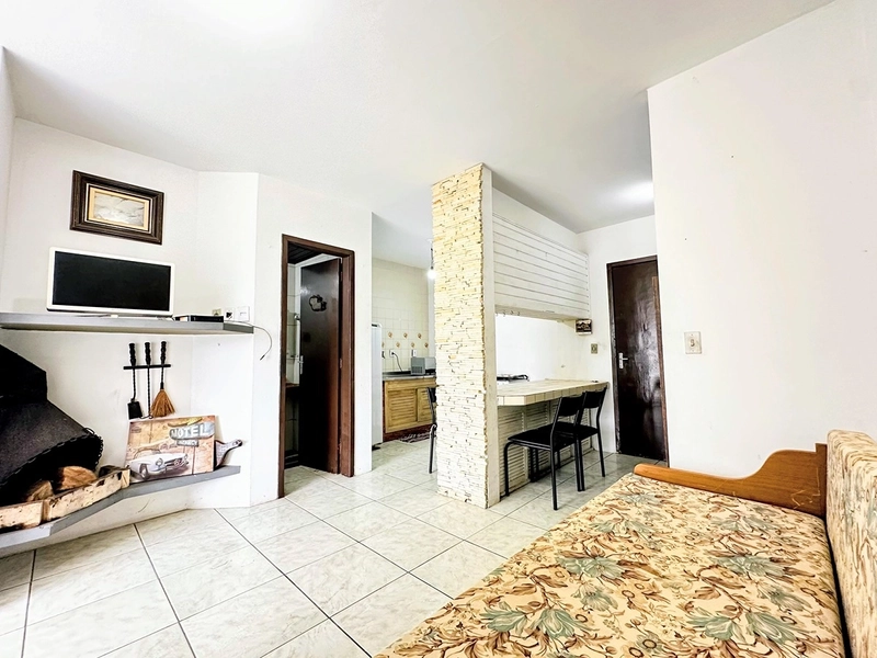 Kitnet Mobiliada em Capão Novo – Condomínio com Infraestrutura Completa: 1ª foto da galeria de imagens do imóvel