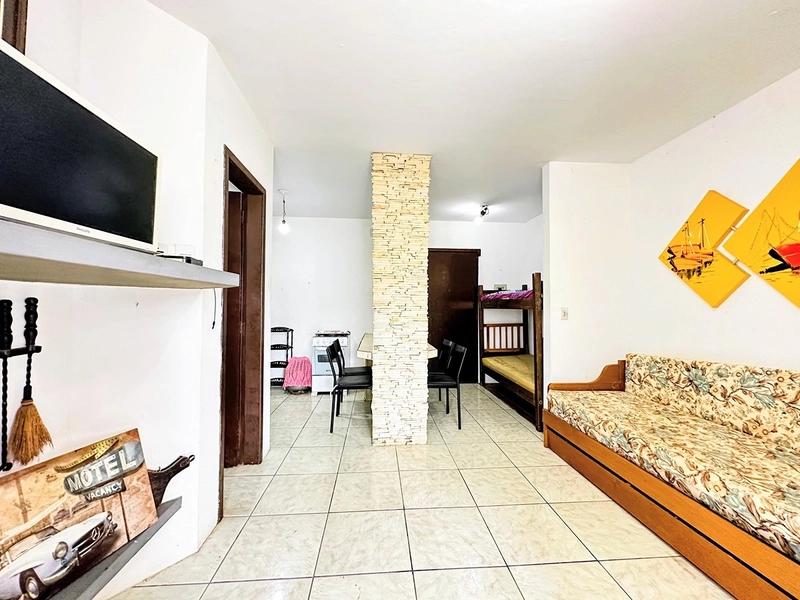 Kitnet Mobiliada em Capão Novo – Condomínio com Infraestrutura Completa: 3ª foto da galeria de imagens do imóvel