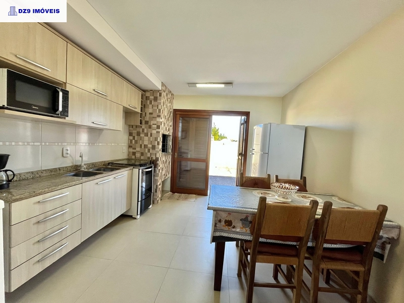 SOBRADO A UMA QUADRA DO MAR: 10ª foto da galeria de imagens do imóvel