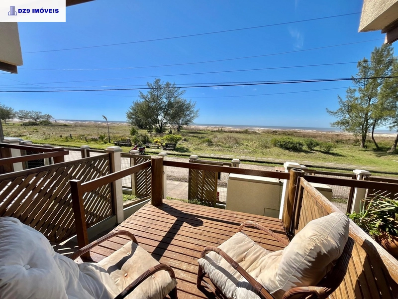 SOBRADO A UMA QUADRA DO MAR: 4ª foto da galeria de imagens do imóvel